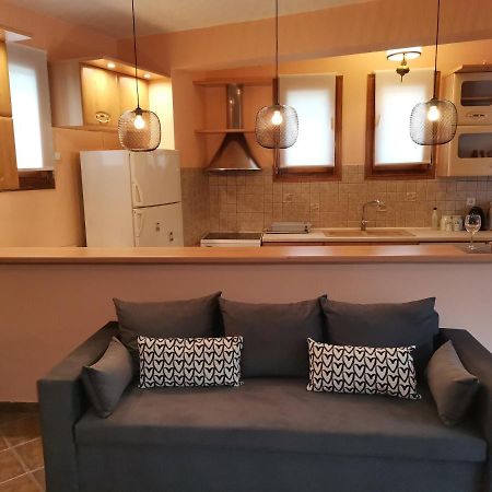 Christie'S Ground Floor Apartment By The Sea Като Гатзея Екстериор снимка