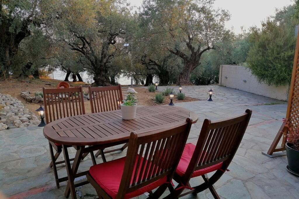 Christie'S Ground Floor Apartment By The Sea Като Гатзея Екстериор снимка