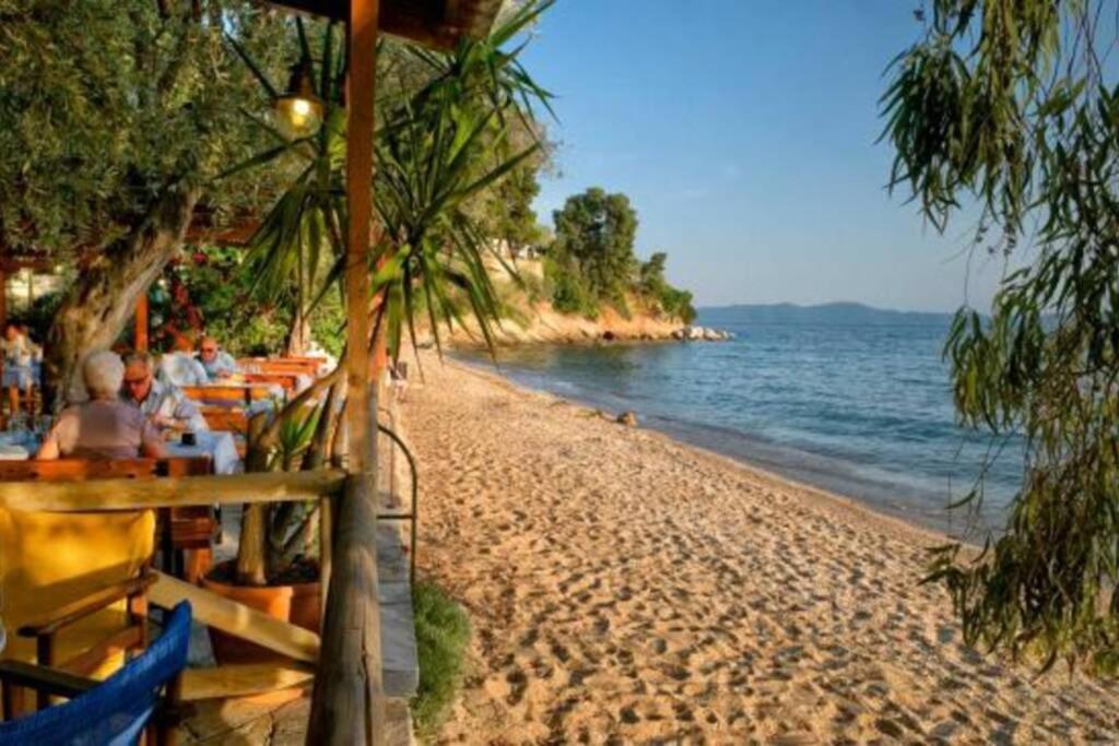 Christie'S Ground Floor Apartment By The Sea Като Гатзея Екстериор снимка