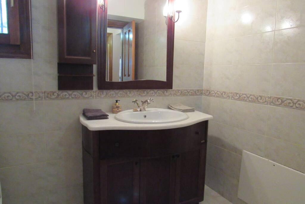 Christie'S Ground Floor Apartment By The Sea Като Гатзея Екстериор снимка
