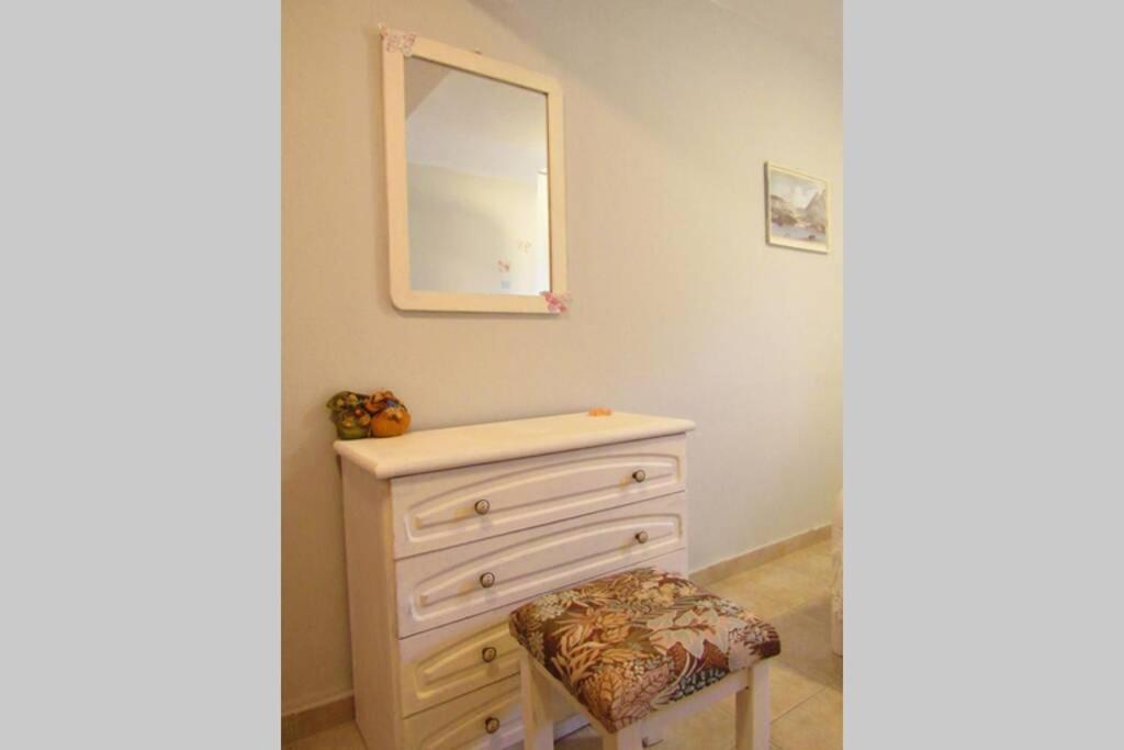 Christie'S Ground Floor Apartment By The Sea Като Гатзея Екстериор снимка