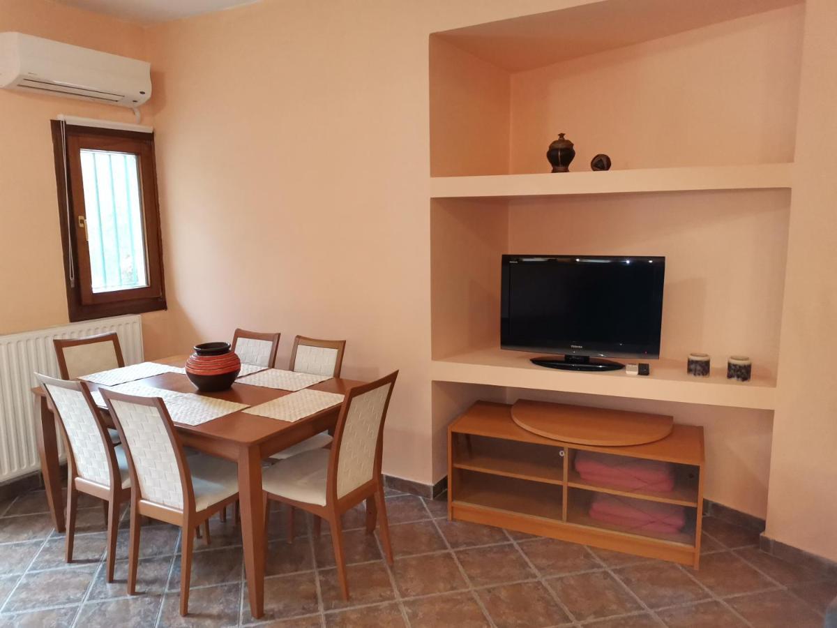 Christie'S Ground Floor Apartment By The Sea Като Гатзея Екстериор снимка