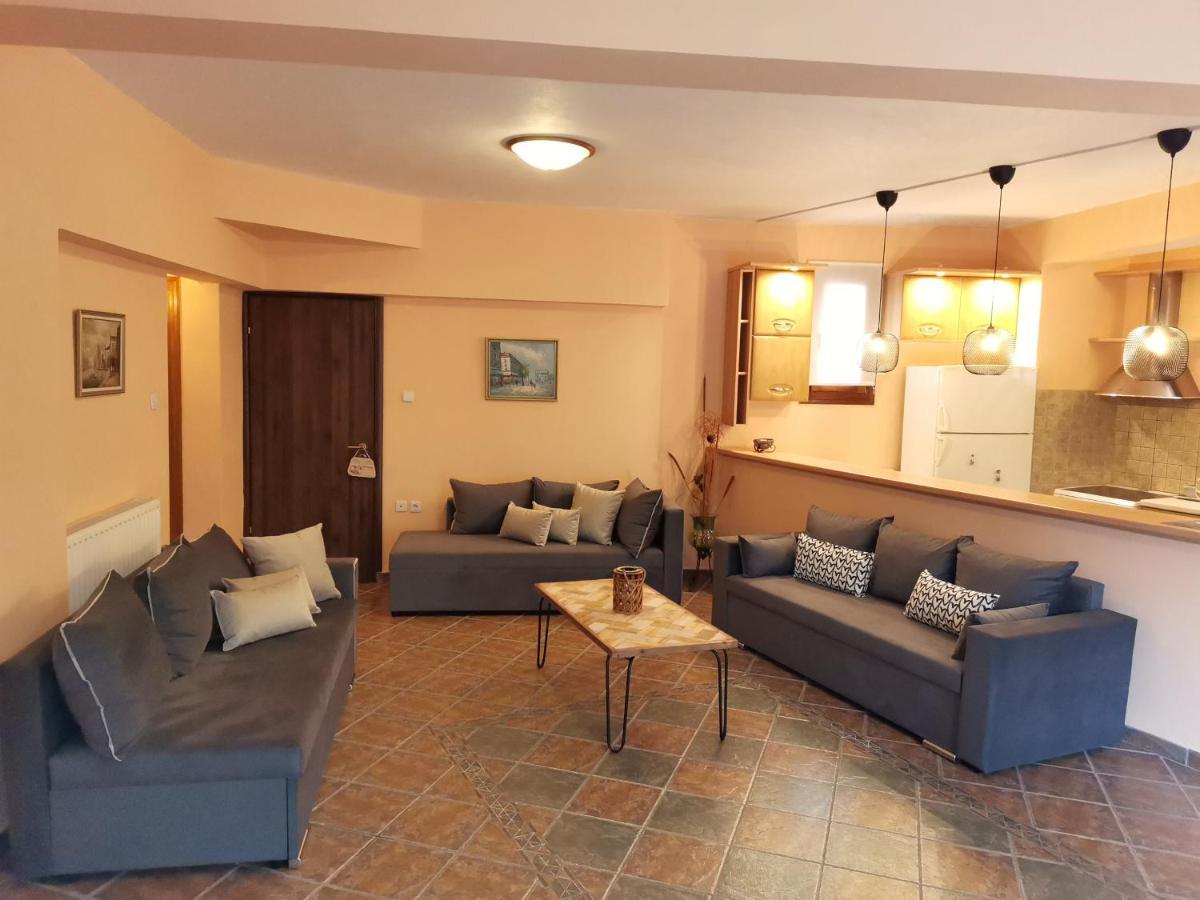 Christie'S Ground Floor Apartment By The Sea Като Гатзея Екстериор снимка